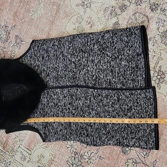 Talbots Removeable Faux Fur Collar Black Boucle Long Sweater Pockets Vest Sz XS - Picture 10 of 10